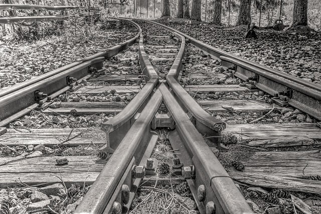 article-tiehack-wyoming-timber-railroadties (3) (1)